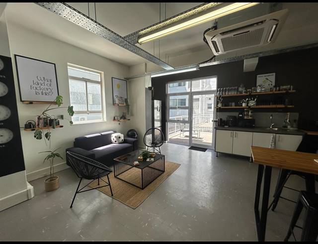 92M² BUILDING TO LET IN CAPE TOWN CITY CENTRE